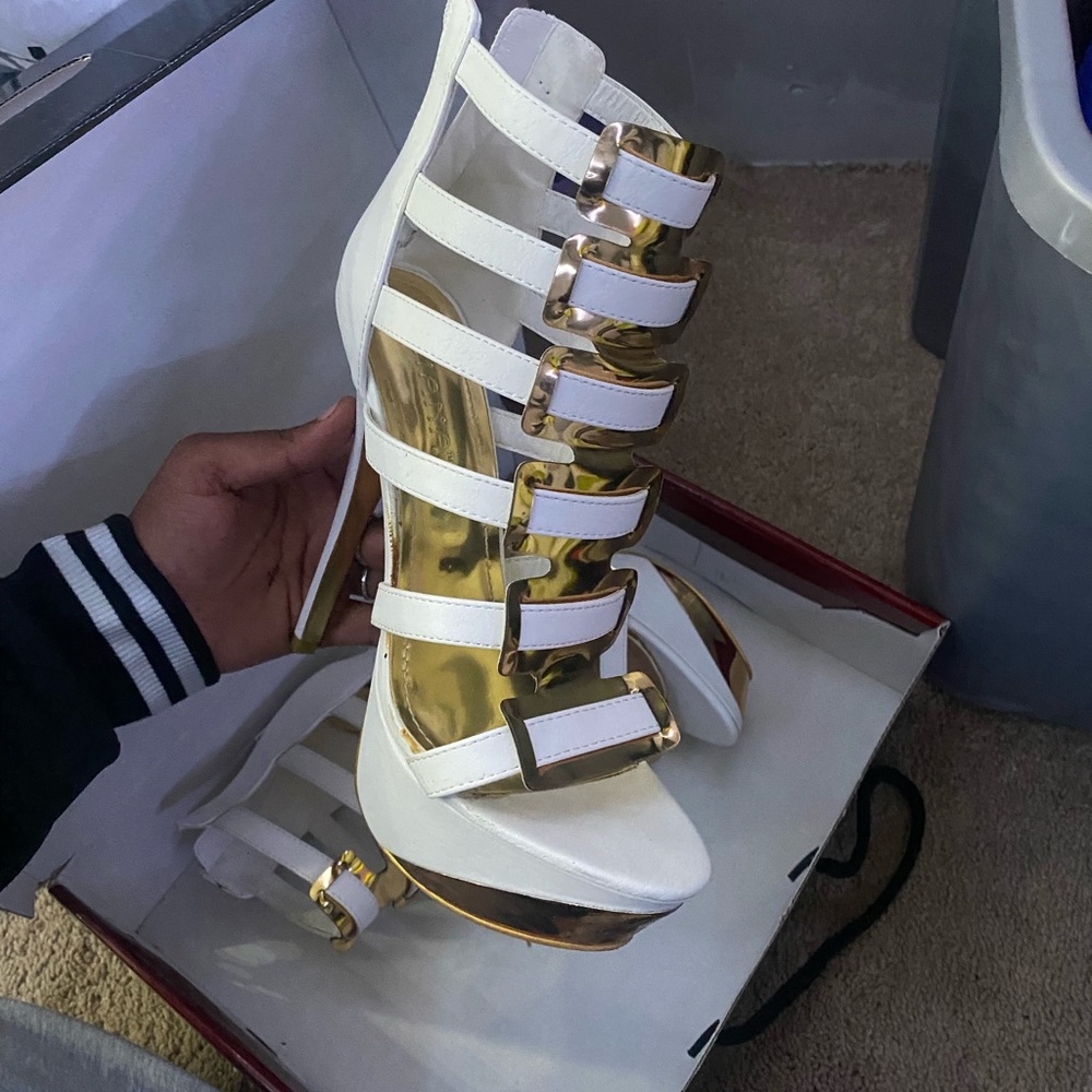 Boutique White and Gold Pumps